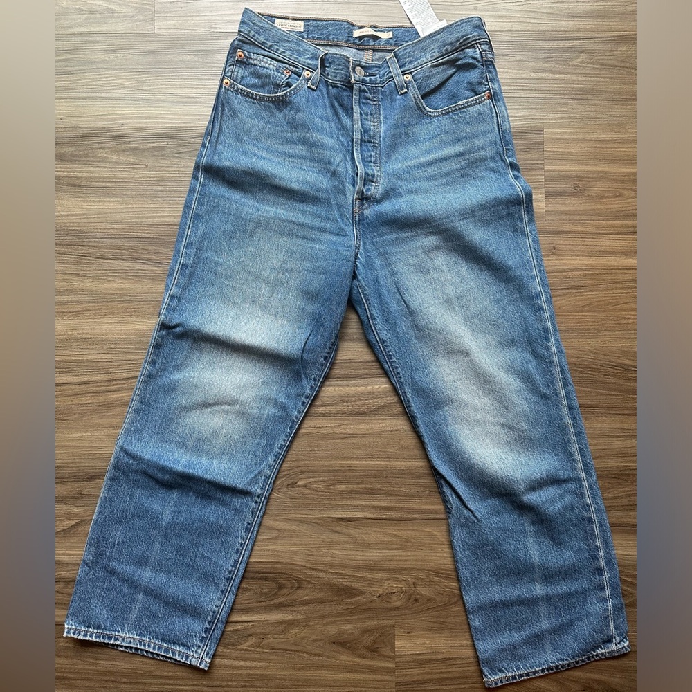 Levi's Ribcage Straight ankle jeans in Georgie Blue - Picture 2 of 6